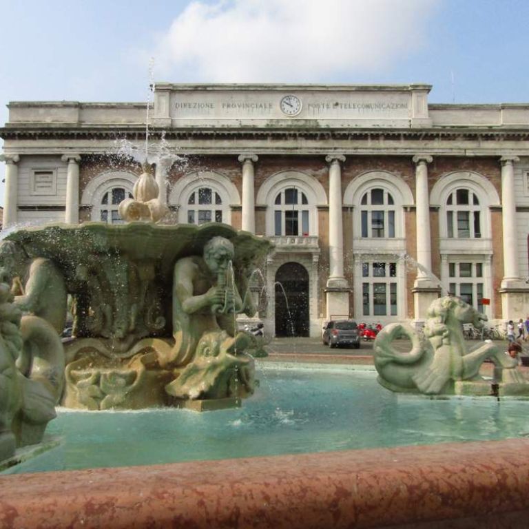 Piazza del Popolo, cuore del centro storico di Pesaro
