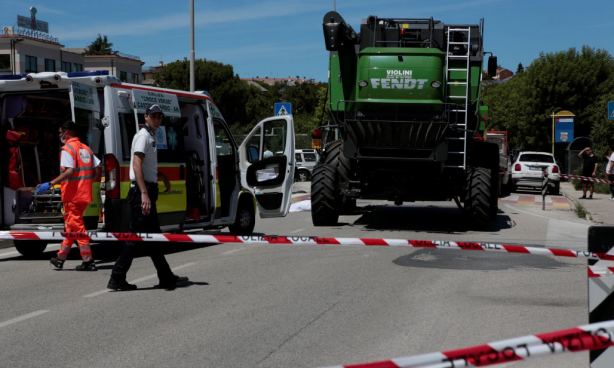 Schianto sulla mietitrebbia, muore un motociclista 26enne di Castelfidardo